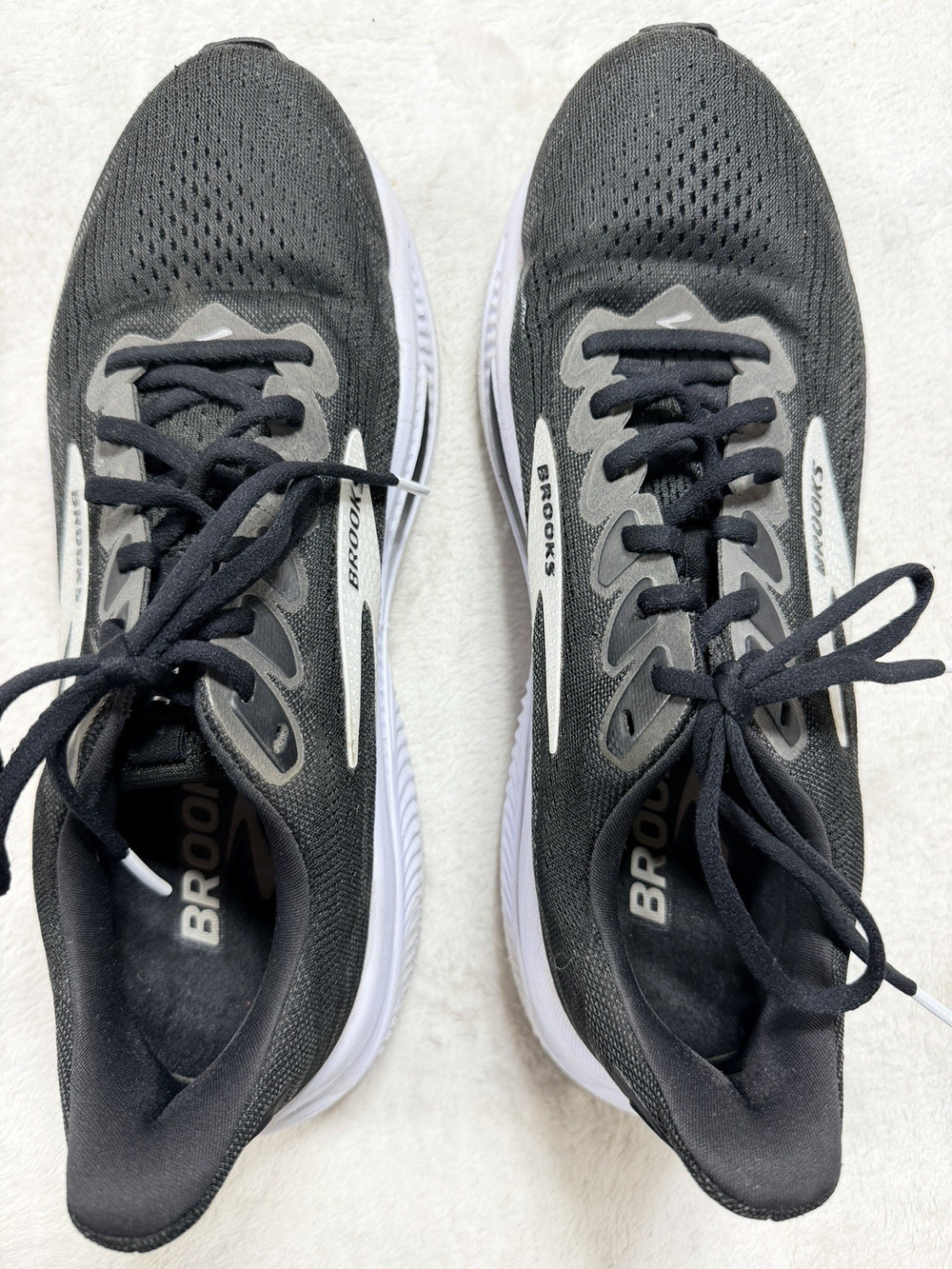 Brooks Adrenaline GTS 24 Mens 9.5 D Black Grey White Running Shoes 1104371D132